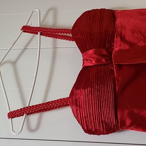 Prom's red, sattin dress - Picture 2 of 10